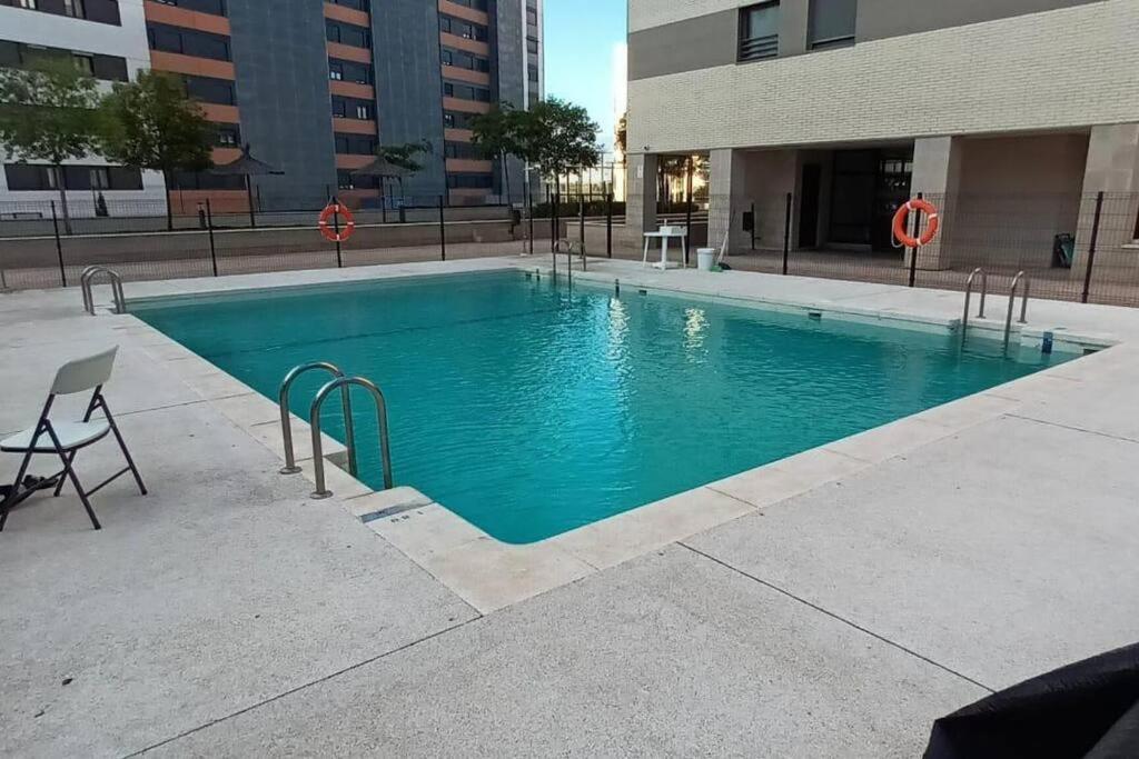 Valdebebas Con Garaje Gimnasio Y Piscina Appartement Madrid Buitenkant foto