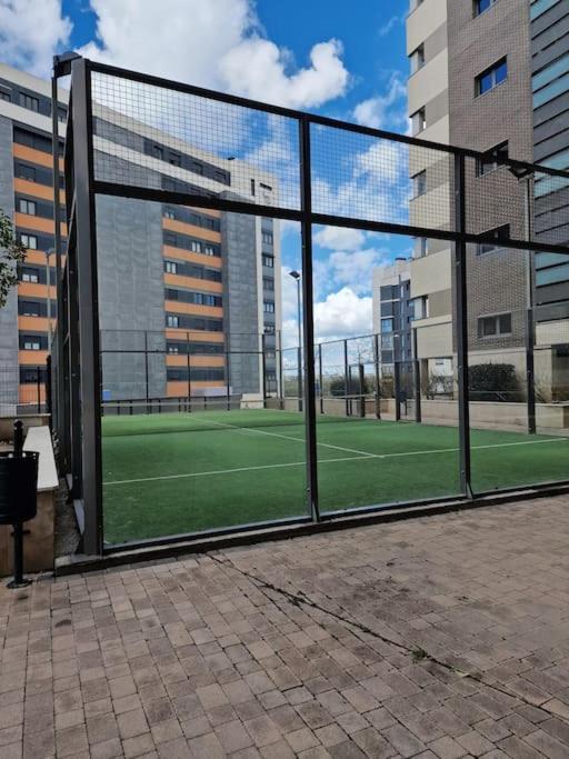 Valdebebas Con Garaje Gimnasio Y Piscina Appartement Madrid Buitenkant foto